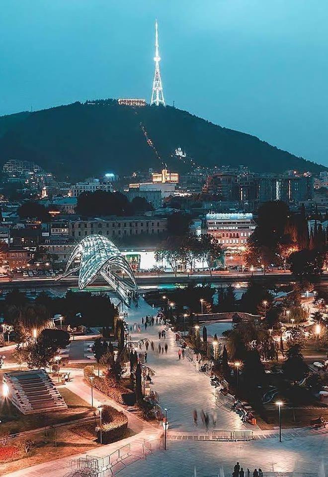 Central Location King Size Bed Tbilisi ภายนอก รูปภาพ