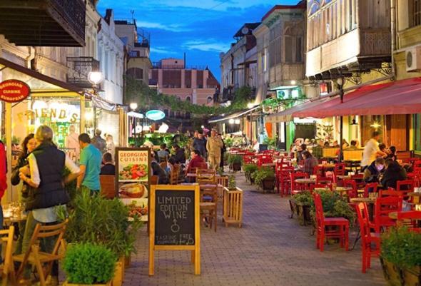 Central Location King Size Bed Tbilisi ภายนอก รูปภาพ
