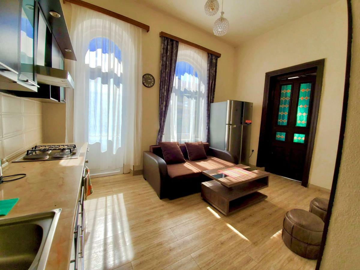 Central Location King Size Bed Tbilisi ภายนอก รูปภาพ